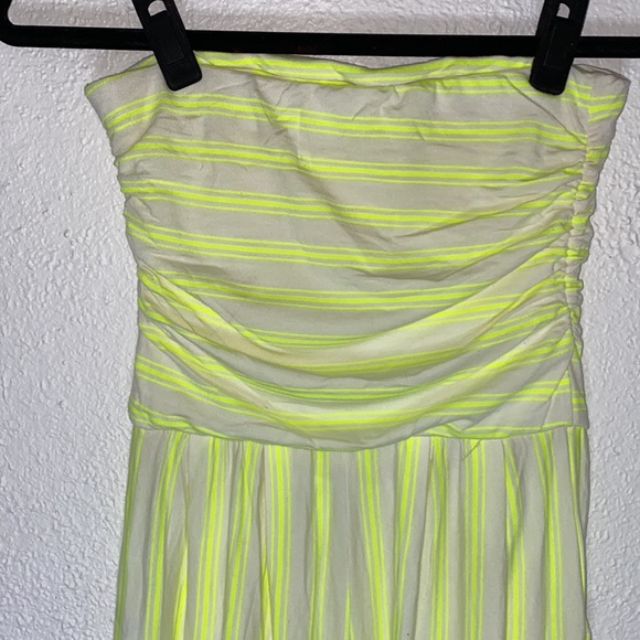 Heart & Hips Striped Strapless Jumpsuit/Romper. Size:Small White/Yel… - Picture 4 of 8